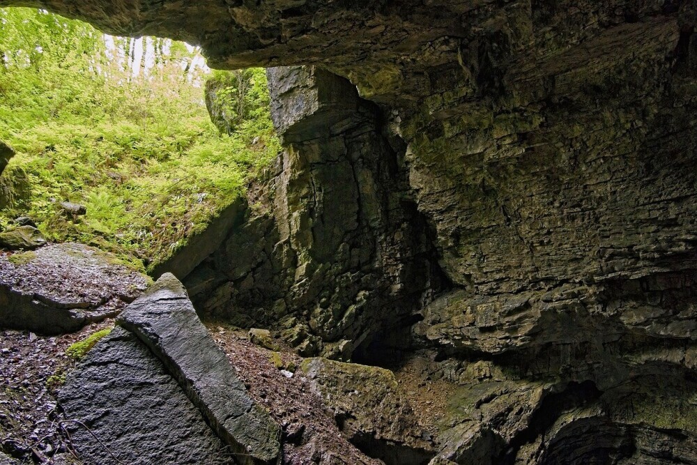 natural caverns in texas